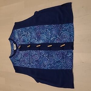 NWOT Very Vinyard Edgartown Martha's Vinyard Blue Paisley Wooden Button Blouse